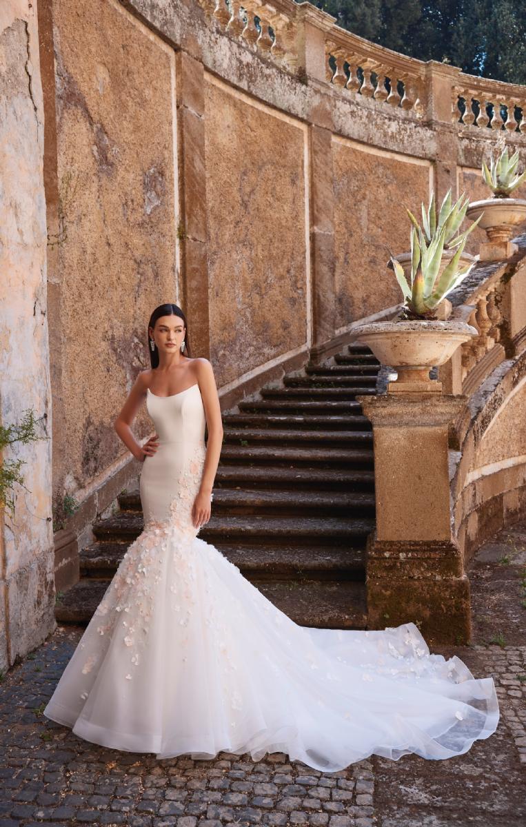 Vestido de novia de Veni Infantino 63203 flores 3d