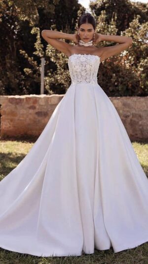 Vestido de novia princesa Demetrios 8307 con cuerpo de encaje