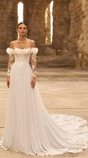 Vestido de novia línea A Adriana Alier PARAJE con mangas desmontables